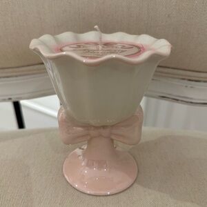 Enchante VIRAL Ceramic Bow Soy Blend Candle Strawberry & Vanilla HTF